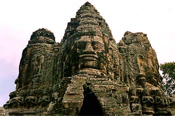 Detalle de una de las cuatro caras de las Puertas de Angkor, Cam
