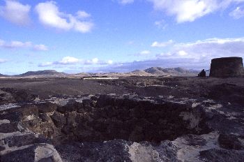 Rocas de distintos colores en la playa, Canarias