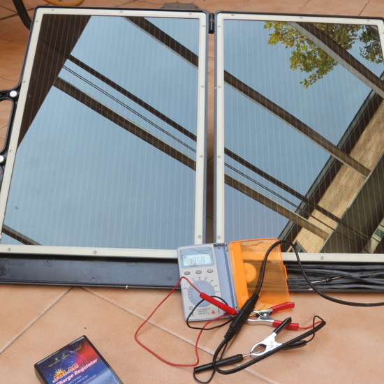 Medida de tensión de paneles solares con regulador de carga