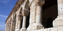 Pórtico de la Iglesia de Sta. María del Rivero, San Esteban de G
