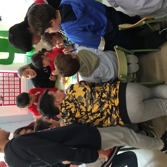 Buddies: 5 años y sexto enseñando a jugar. 13