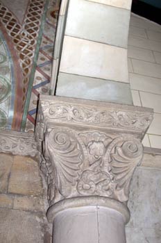 Capitel del interior de la Iglesia de Santa Eulalia de Ujo, Mier