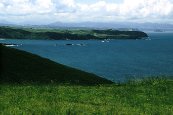 Cabo de Peñas al fondo, vista de la isla La Deva, Gozón, Princip