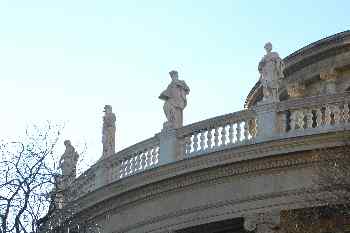 Esculturas en la Basílica de San Esteban, Budapest, Hungría