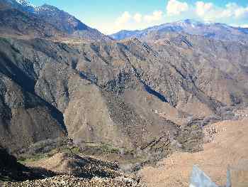 Valle y montañas cerca de Agouim, Marruecos
