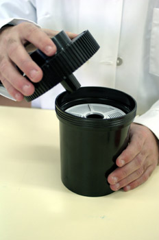 Cerrando el tanque (a oscuras)