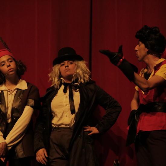 La Bella y la Bestia - Musical del Grupo de Teatro del IES Nicolás Copérnico 39