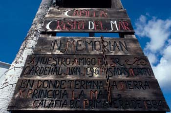 Cartel en memoria del Cardenal Juan Jesús Posadas, Calafia, Méxi