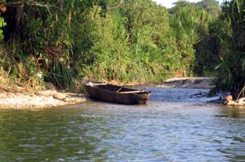 Canoa en el Río Puyo, Ecuador
