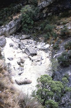 Zona rocosa en el Río Isuela, Huesca