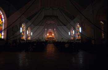 Interior de una iglesia de Sololá, Guatemala