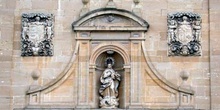 Detalle de la portada del convento de las Recoletas, Estella, Na