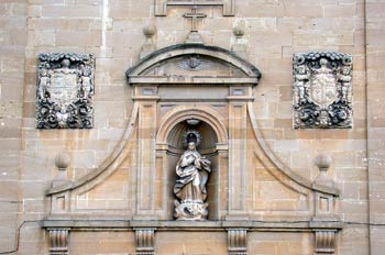 Detalle de la portada del convento de las Recoletas, Estella, Na