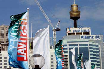 Torre del Centre Point desde Darling Harbour, Sydney, Australia