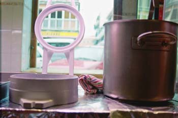 Aparato para envasar al vacío y olla