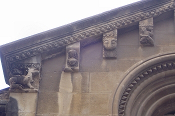 Detalle de adornos en muro, Huesca