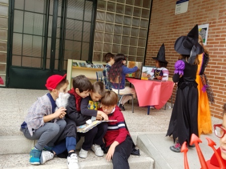 2017_10_31_TALLER DE LECTURAS MONSTRUOSAS EN EL PATIO 18