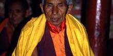 Monjes durante una ceremonia religiosa en el gompa de Phyang, La