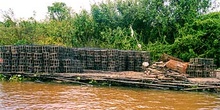 Nasas de pesca fluvial en Tonlé Sap, Camboya