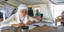 Trabajando en el campamento, Cruz Roja, Melaboh, Sumatra, Indone