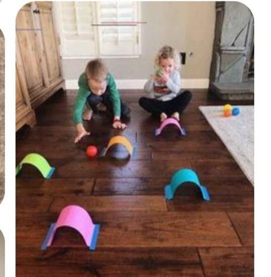 JUEGO CON PELOTAS Y OBSTÁCULOS