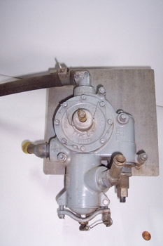 Bomba manual de combustible (vista lateral)