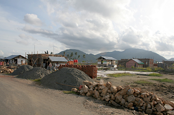 Construyendo nuevas casas, Banda Ache, Sumatra, Indonesia
