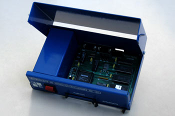 Entrenador de Microcontroladores MC-311 vista interna