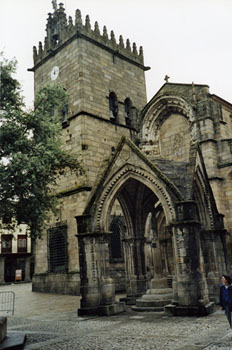 Iglesia de Nuestra Señora de Oliveira, Guimaraes, Portugal
