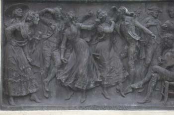 Relieve de la obra Las castañeras picadas de Don Ramón de la Cru