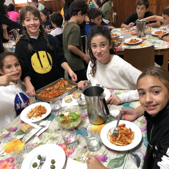 Albergue 6º - 2º día (comiendo) 8