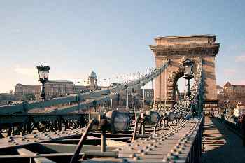 Focos del Puente de las cadenas, Budapest, Hungría