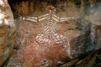 Pintura rupestre masculina en Nourlangie Rock, Kakadu, Australia