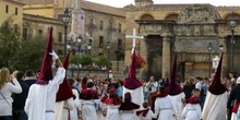 Penitentes de la Vera Cruz por el casco antiguo, Córdoba, Andalu