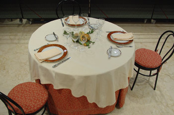 Mesa montada para el servicio