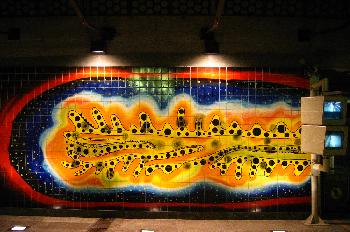 Azulejos en la estación de metro Oriente, Lisboa, Portugal