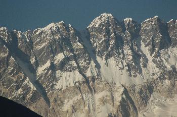 Acercamiento al Nuptse, visto desde Tengboche