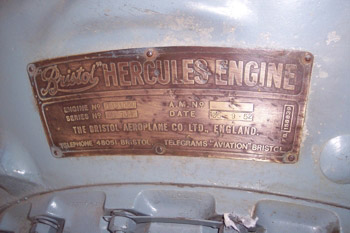 Placa de características de un motor doble en estrella