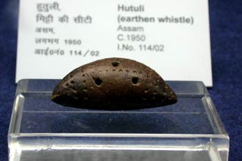 Hutuli (silbido de barro), Assam, India