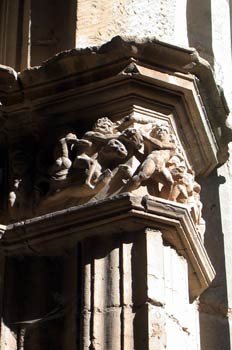 Detalle del Claustro Antiguo del Monasterio de Irache, Ayegui, C