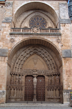 Puerta principal de la Catedral de Burgo de Osma, Soria, Castill