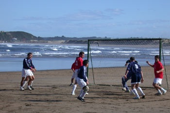 Jugar al fútbol