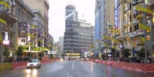 La Gran Vía de Madrid adornada con motivo de la Boda Real