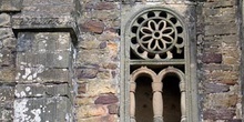 Ventana de la Iglesia de San Miguel de Lillo, Oviedo, Principado