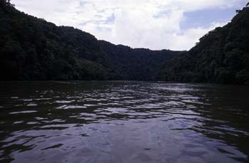 Cauce del río Dulce, Livingston, Guatemala