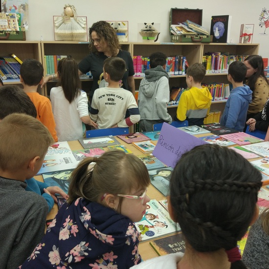Visitamos la nueva biblioteca del colegio 4