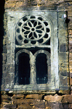 Celosía con rosetón de la iglesia de San Miguel de Lillo, Oviedo