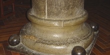 Detalle de la base de un pilar cilíndrico. Bolas jaquesas, Huesc