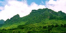 Vistas de las características montañas de Laos, Laos