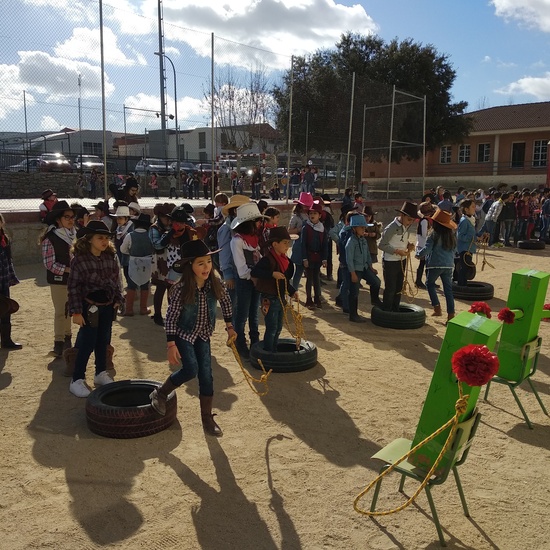 2º disfrutando con los juegos en el patio. 7